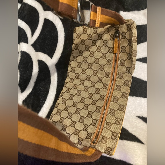 ๐ฏ% Authentic GUCCI belt bag in golden yellow color - Picture 9 of 10